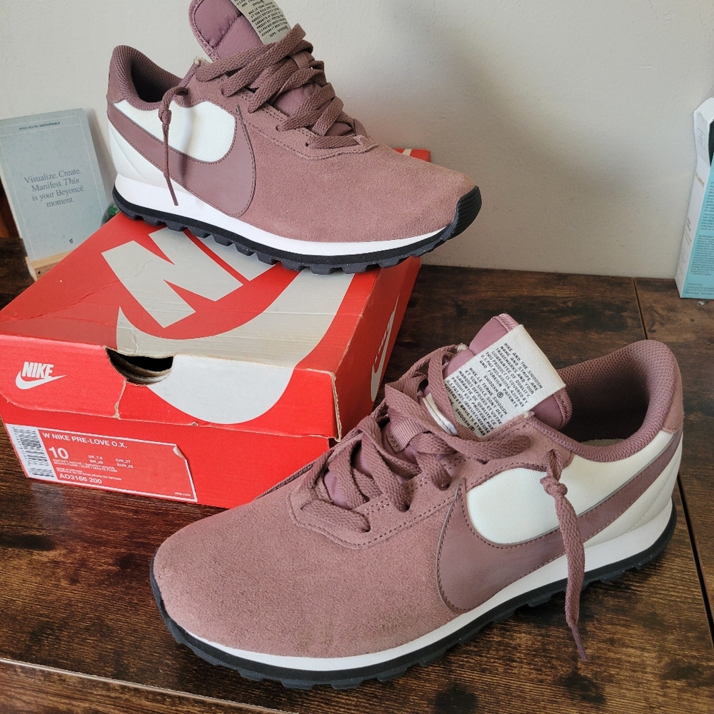 Women's size 10 Nike Pre-love O.X.